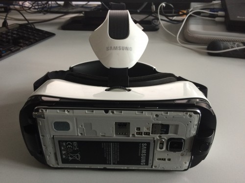 Samsung Gear VR mit angesetztem Galaxy Note 4