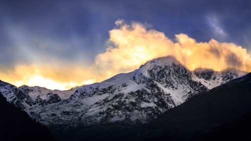 Guten Abend, der Sommer bietet Ihnen dieses Jahr: Schnee