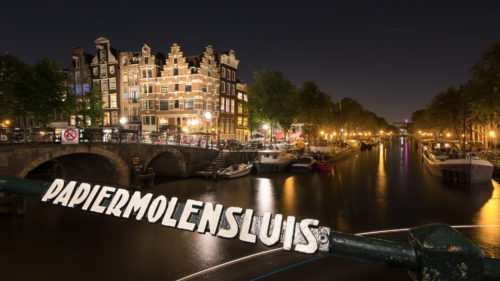 Amsterdam Blick von der Papiermolensluis zu einem der vielen Pubs