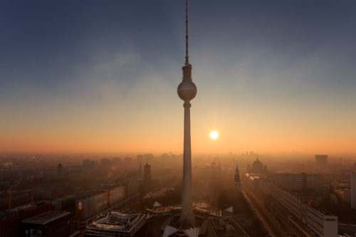 Der Blick auf den berliner Alexanderplatz von der Aussichtsplattform des Park Inn